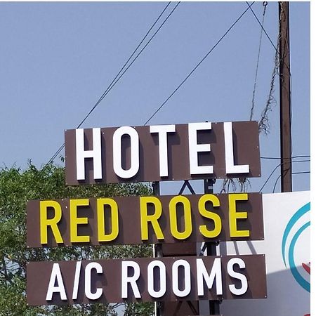 Hotel Red Rose ヴァドーダラー エクステリア 写真