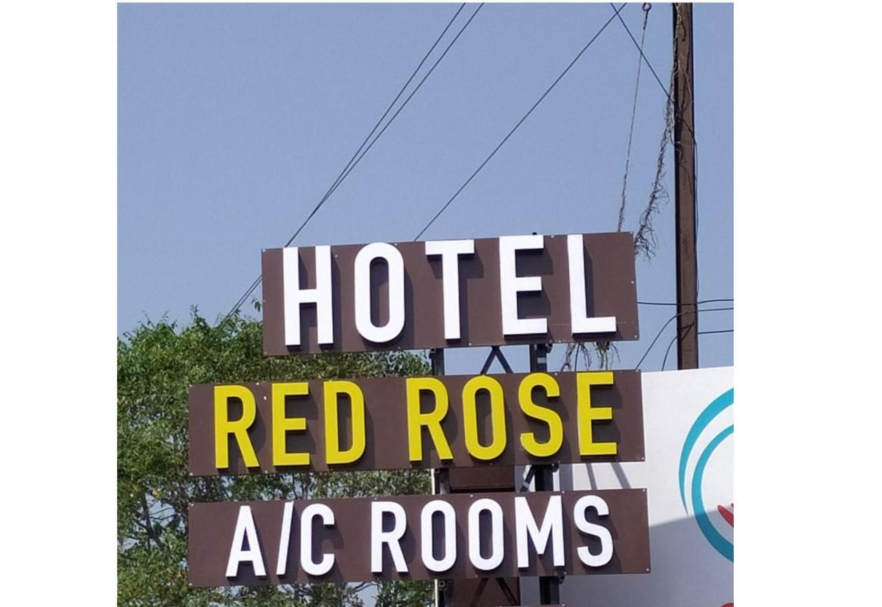 Hotel Red Rose ヴァドーダラー エクステリア 写真