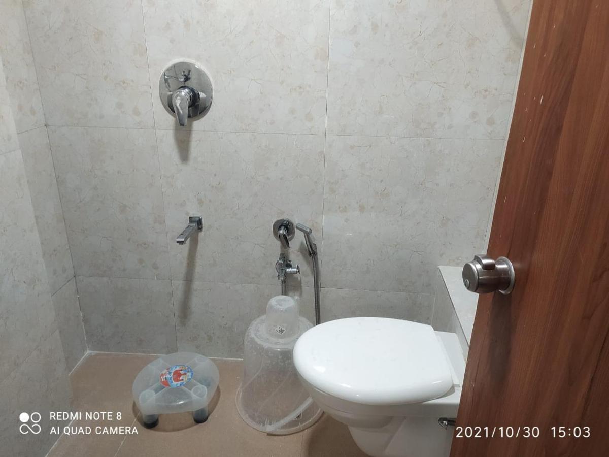 Hotel Red Rose ヴァドーダラー エクステリア 写真