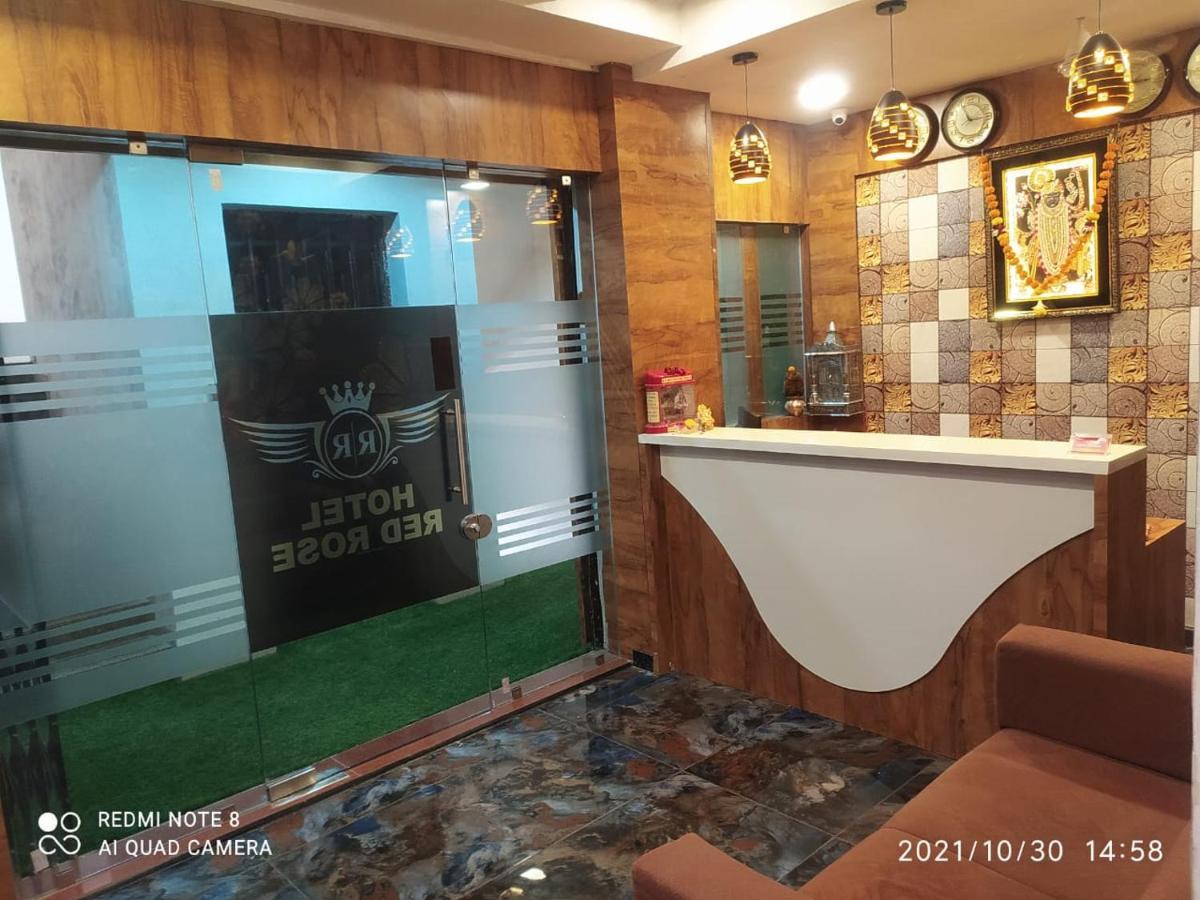 Hotel Red Rose ヴァドーダラー エクステリア 写真